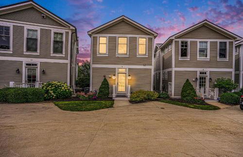 Lake front condo with pool access walking distance to downtown Saugatuck - Foto 6