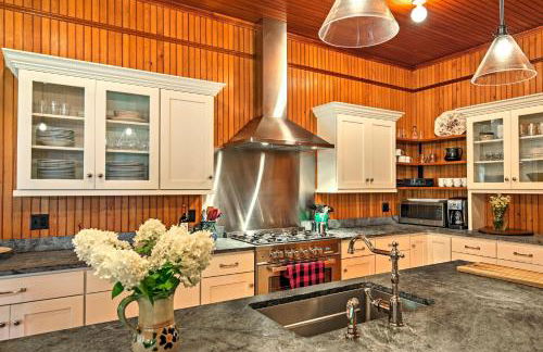 Restored Historic Saranac Lake Home Lake Access! - Foto 8