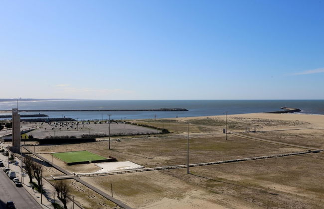 Sea Side Luxury Apartment - Photo 9