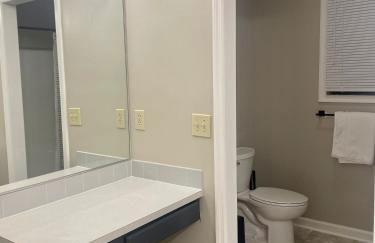 Charming Condo Near WFU and Hospitals, Full Kitchen, Strong WiFi, In-Unit Laundry - Foto 5