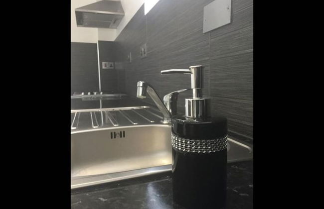 Small Modern Comfortable 2 Bedroom Apartment - Cmyr - Foto 41