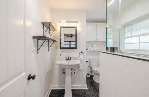 Bayview Cottage - Sun deck, pool, and more! - Foto 33