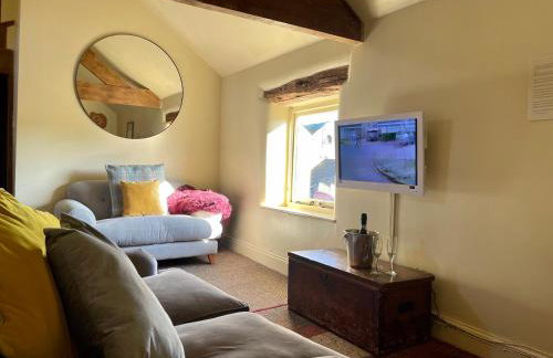 Cosy 2 bedroom apartment, terrace with Hot Tub 8am - 10pm plus private daily use of indoor pool and sauna 1 hour - Photo 12