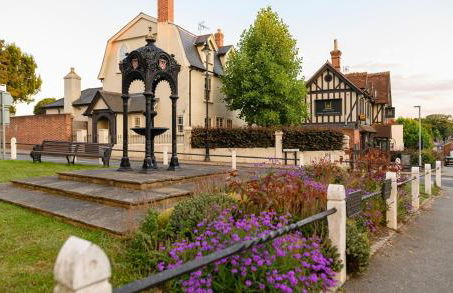 Modern Luxury 1 bed apartment with parking near Stansted Airport - Foto 27