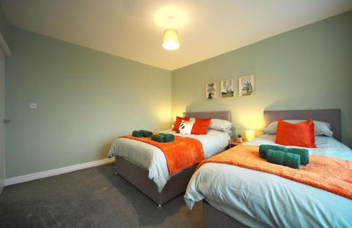 Luxury Bungalow, 3 bedrooms, 5 beds, sleeps 8, transport links, parking, Wi-Fi - Foto 16