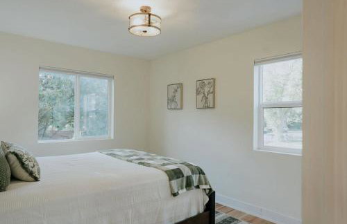 The Charlotte House With Soaking Tub, Arcade Game, Firepit - Foto 6