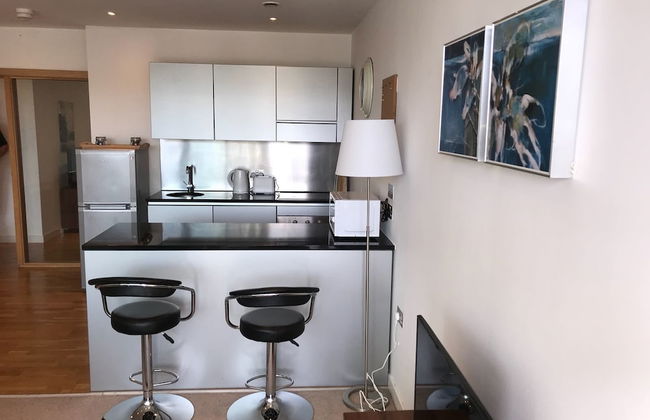 Stylish Quayside Apartment - Photo 11