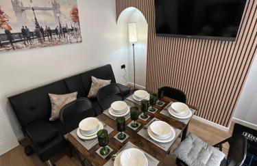 Spaghetti House 6 Bedroom with Large Off-Road Driveway Great for Crews in Vicinity of Starcity and City Centre - Foto 5