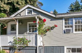 Charming Beach Cottage with Ocean Views & Sauna - Foto 1