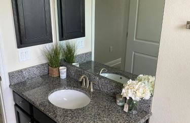 Gone Coastal! Large Heated pool home 30 min from beaches! - Foto 41