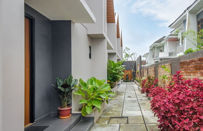 Calma Jawon Villa Jogja - Photo 28