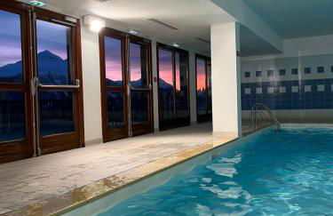 Appartement 6 places aux pieds des pistes avec piscine, wifi et parking privé, salle de bain refaite à neuf - Foto 14