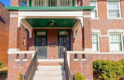 Magnolia on the Park Spacious 4BR ABODEbucks - Photo 2