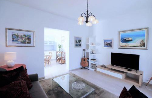 Villa Mendula Trogir - Luxury villa by the beach - heated pool - lush green garden - Photo 66