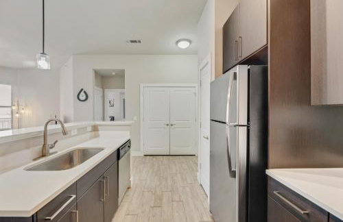 Spacious 2BRI Pool I Gym I Free Parking IWorkspace - Foto 5