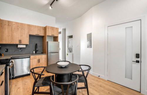 Smart Amenities & Modern Charm – Houston Studio! - Foto 16