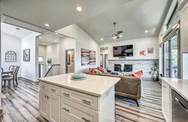 Upscale 5BR Home on Lake Travis With Hottub & Lake Views - Foto 31