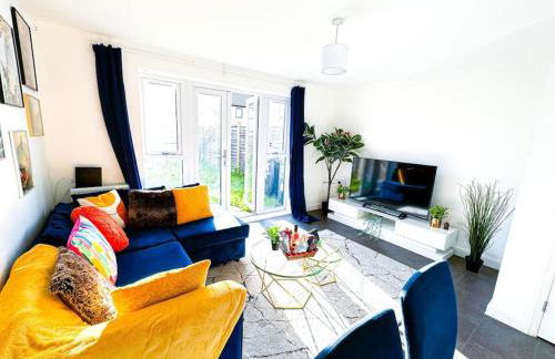 City Centre 3 Bedroom House Sleep upto 9 Guests with Garden and Parking - Foto 14
