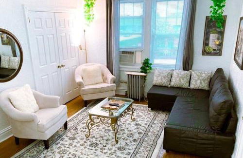 (53.1N) Walk to Forest Park in Comfort! - Foto 1