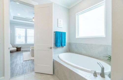 ~Spacious home near beach w/ game room and community pool~ - Photo 33