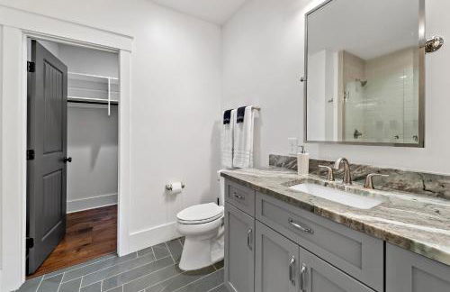 Hilltop Lodge Opulent Lakefront Living in Lake James - Photo 31