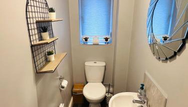 Barber House, Hoyland with two allocated parking spaces - Foto 5