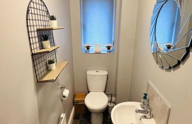 Barber House, Hoyland with two allocated parking spaces - Foto 5