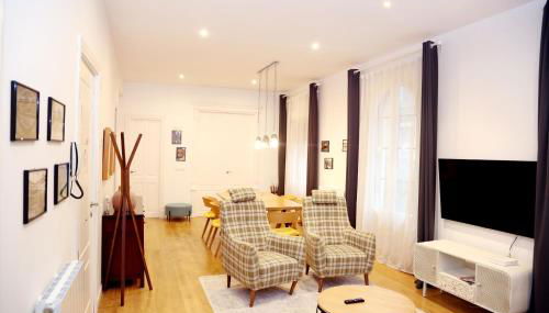 PISO EXCLUSIVO FRENTE AL CASCO VIEJO CON PARKING GRATIs - Foto 2