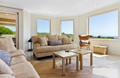 Breathtaking Views of the Pacific Ocean Rooftop Balcony Gourmet Kitchen and Hot Tub overlooking Golf Course - Foto 13