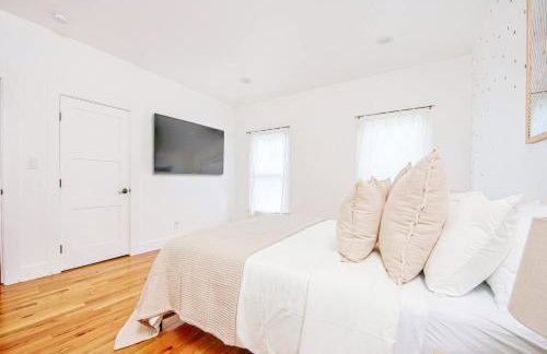 Inviting 3BR Home with Porch & Greenery - Photo 13