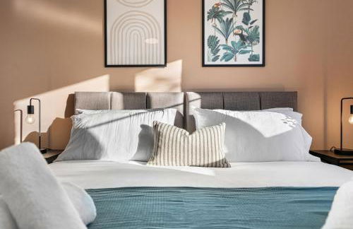 Stylish 4-Bedroom Townhouse with two large parking spaces and superfast Wi-Fi - Photo 26