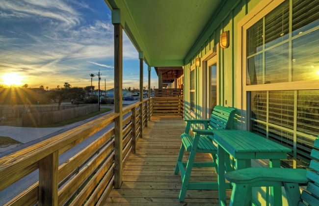 Group Getaway w/ Pool, Boat Dock 2 Homes Laguna Village Retreat by Avantstay - Foto 67