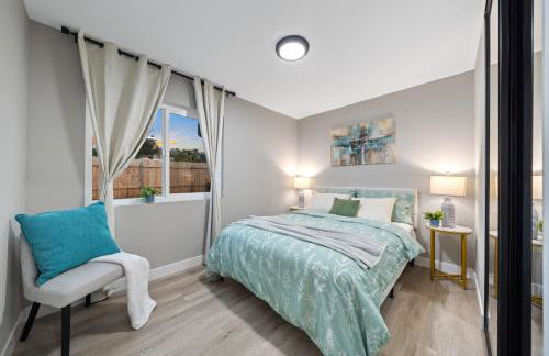 Entire Private Home with 3 Bedrooms 2 Bathrooms, Hot Tub, Garage, King Bed, Available Now - Foto 9