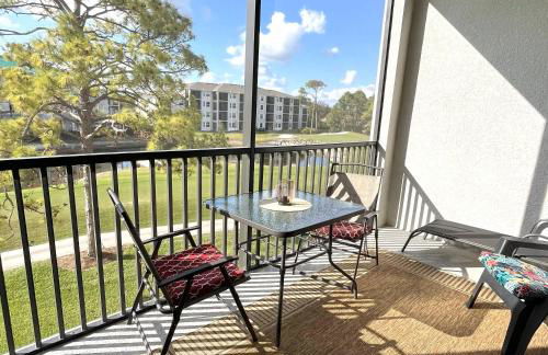 Stylish 3rd-Floor Condo with Golf Course Views - Foto 14