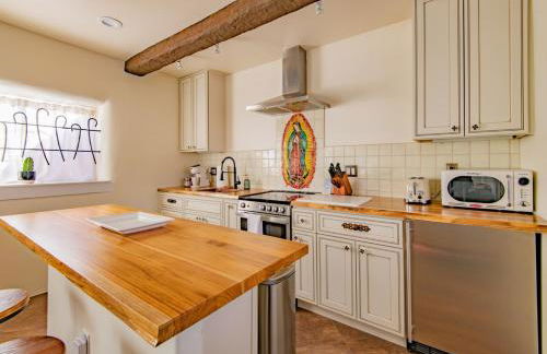 Historic Adobe Casita Downtown Specious 620 Sq Ft, King Bed and Patio - Foto 18