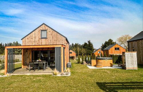 Modern house with private hot tub - Photo 1