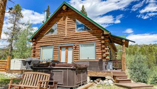 Secluded Log Cabin with Views & Hot Tub, Foosball, Wood Stove - Heavenly Homestead - Foto 5