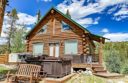 Secluded Log Cabin with Views & Hot Tub, Foosball, Wood Stove - Heavenly Homestead - Foto 5