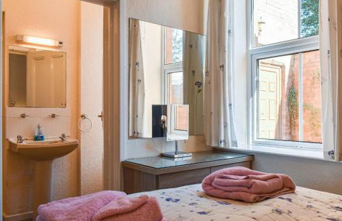 Whitby Apartment - Photo 11