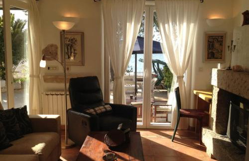 Deluxe Villa Sirena on the beach with Pool - Photo 23