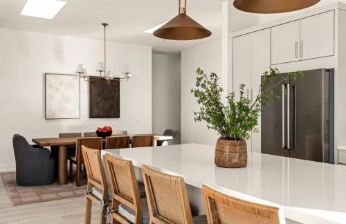 Desert Oasis: Pool, Spa, Golf Sim + EV Charger - Foto 49