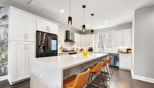 HostWise Stays - The Charlotte - Rooftop patio, Garage Parking, Prime Location, Large 3 Story Home - Foto 2