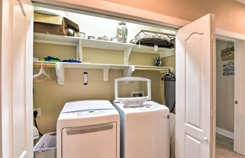 Ocean View and Grill Crystal Beach Bungalow! - Foto 26