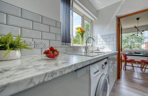 Abbey Court - 2 Bedroom Apartment, Parking, JLR, CVT - Coventry Accommodation LTD - Photo 15