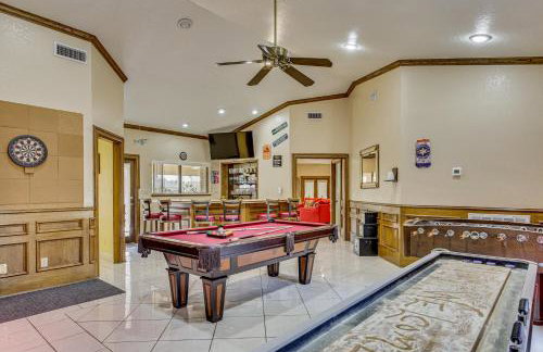 Pool and Game Room Waterfront Harlingen Home - Foto 4