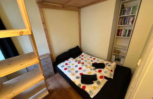 Typical Altbau in the heart of Berlin Wedding - Foto 9