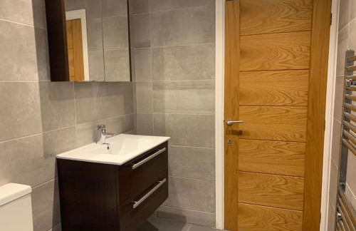 Fantastic Large 2 X Bedroom Flat, Free Parking - Photo 13