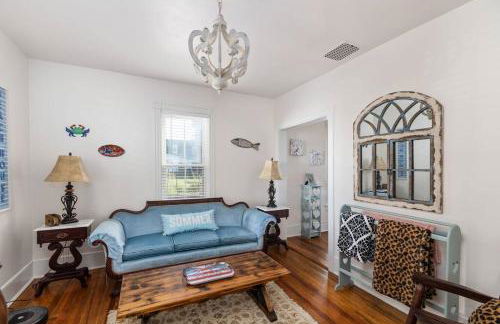 The Lyellton House: Water View, Steps from Beach - Foto 44