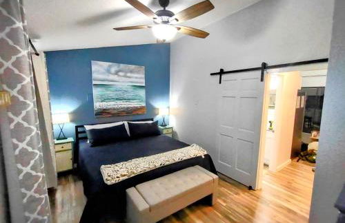 F Lakefront! Remodeled, Sleeps 4, Boat Slip, Patio, WiFi, Cable, Pool - Foto 20