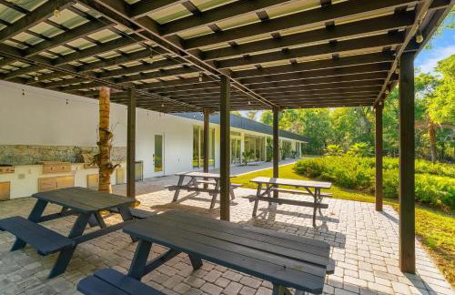 Floral City Oasis - Pool, BBQ Area & Forest View - Foto 52